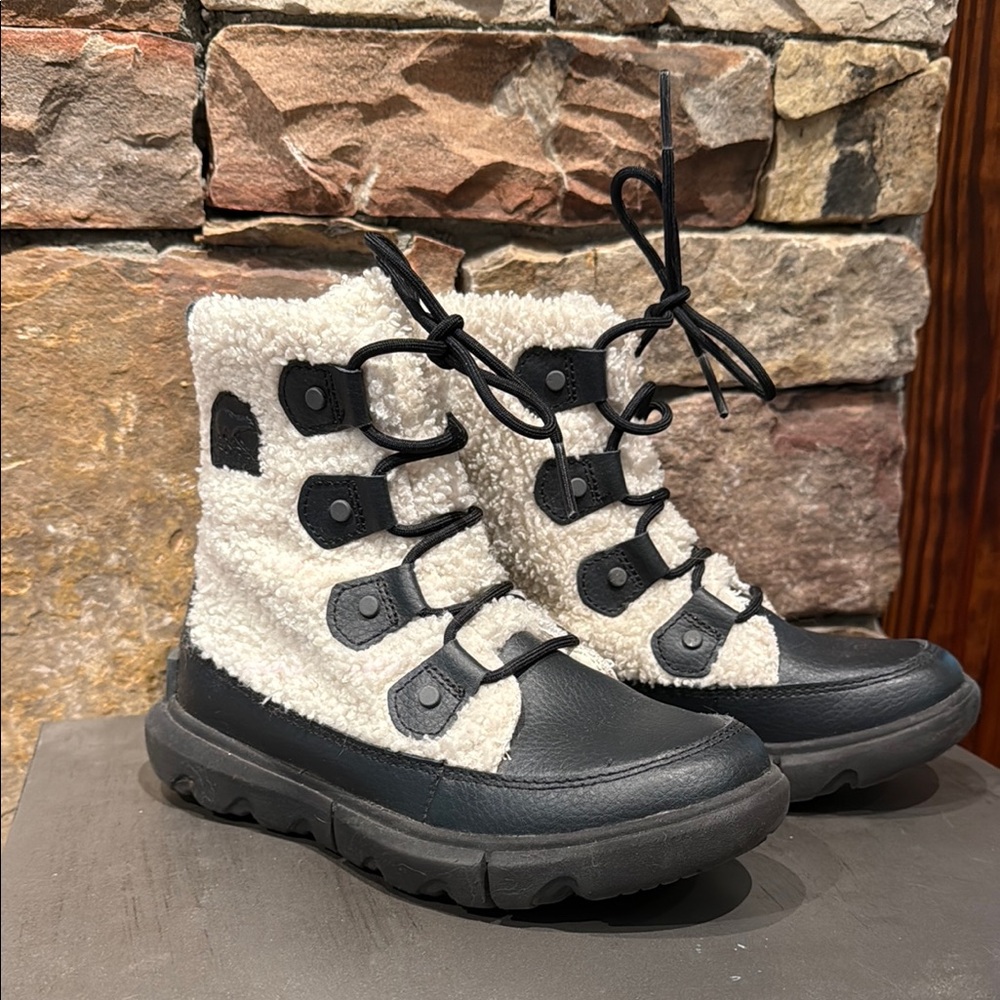 Sorel- Black and Cream Winter Boots